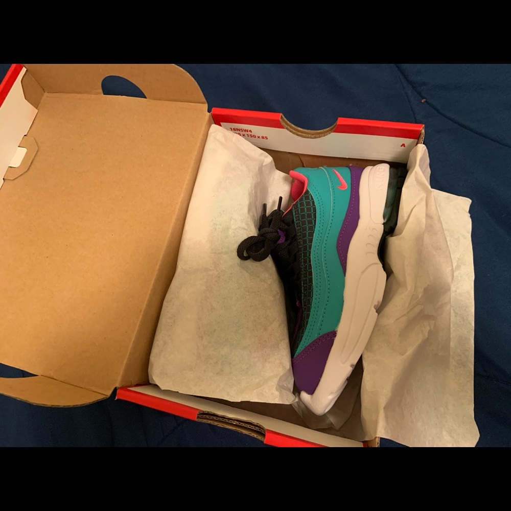 Brand new never worn before air max 95. Crisp